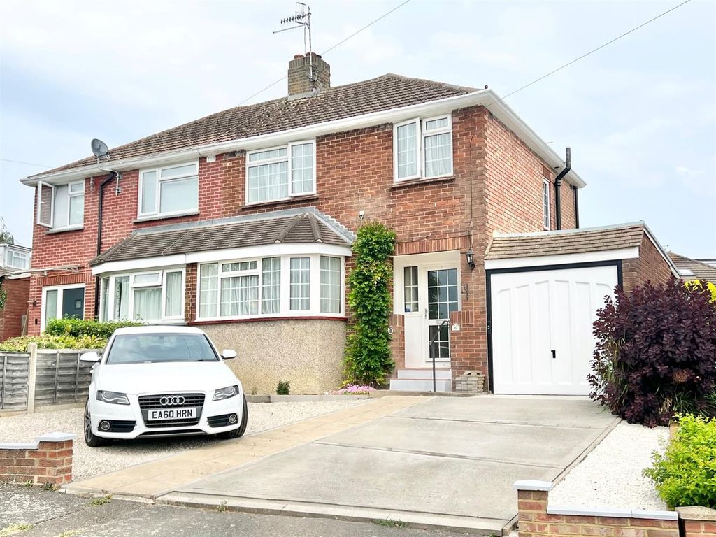 3 bed semidetached house for sale in Copsleigh Close, Salfords