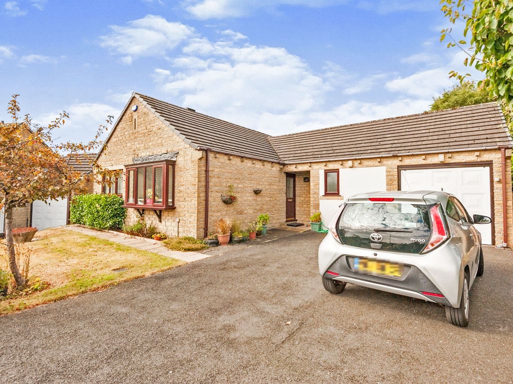 Moor Park Avenue, Huddersfield HD4