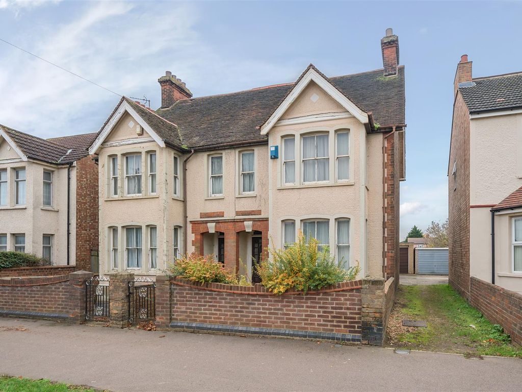 3 bed semidetached house for sale in London Road, Bedford MK42, £