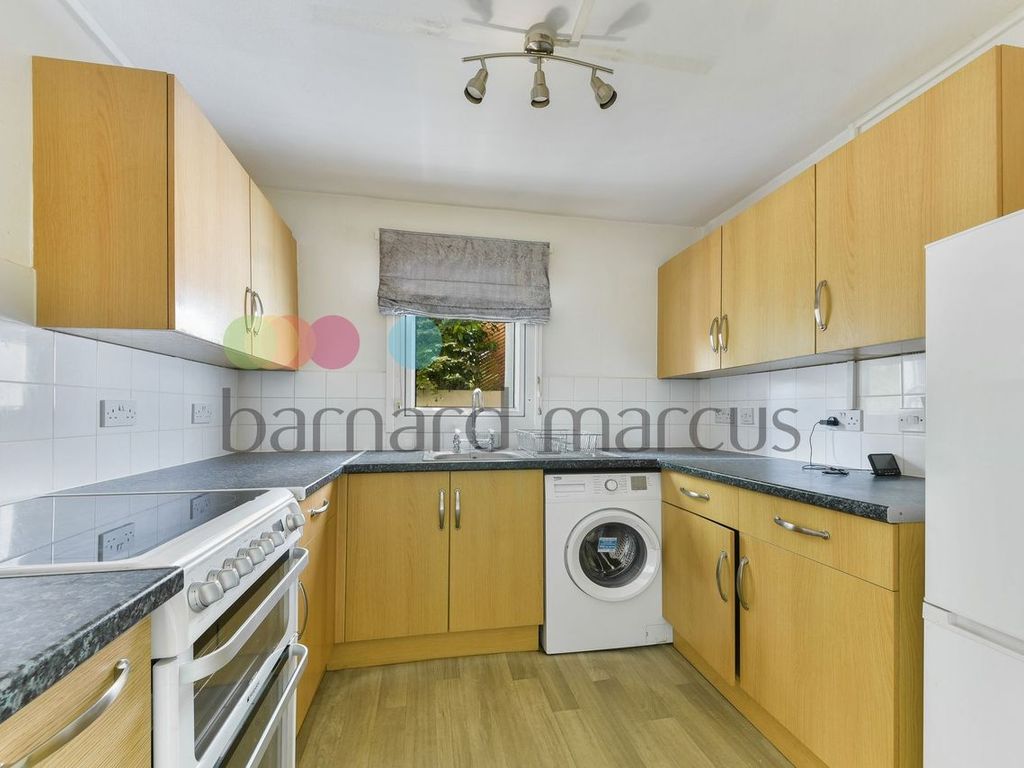 1 bed flat to rent in Pennington Manor, Vicarage Road, Southborough