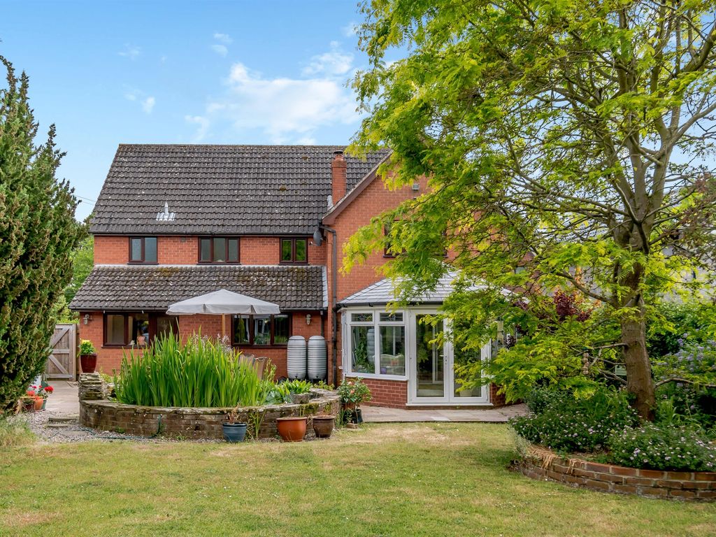 4 bed detached house for sale in Nethergate Street, Hopton, Diss IP22