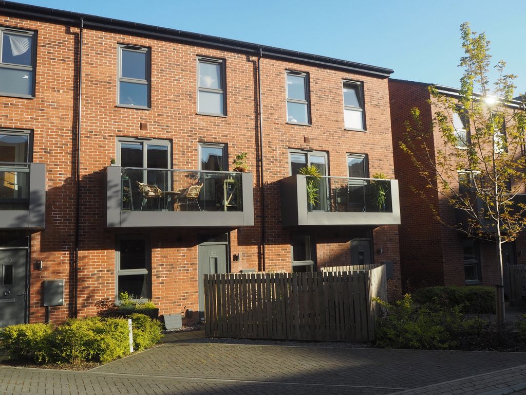2 bed terraced house for sale in Carnforth Avenue, Wakefield WF1 Zoopla