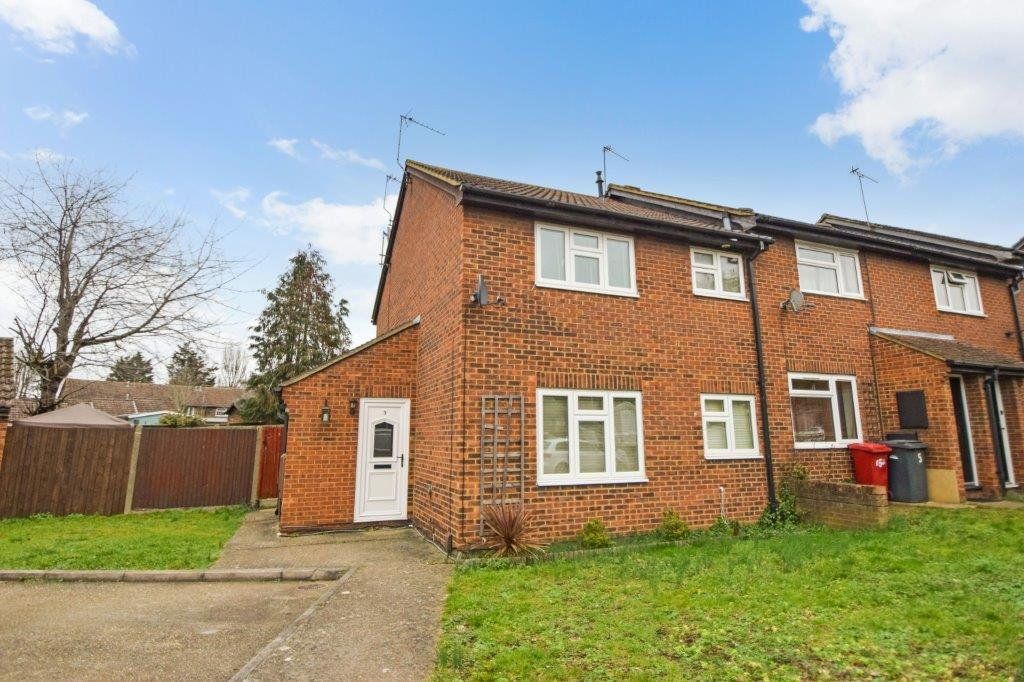 1 bed end terrace house for sale in Bramber Court, Cippenham, Berkshire