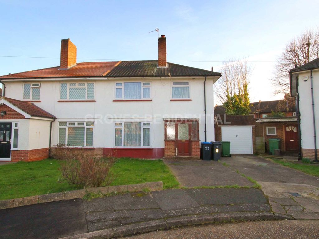 3 bed semidetached house for sale in Fairmead Close, New Malden KT3, £
