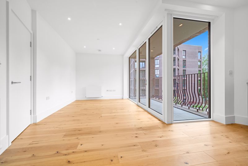 2 bed flat to rent in Lion Green Road, Coulsdon CR5, £1,675 pcm Zoopla