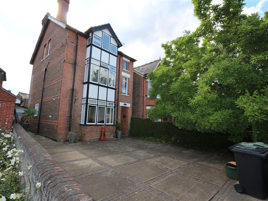 6 bed detached house for sale in Pembury Road, Tonbridge, Tonbridge TN9