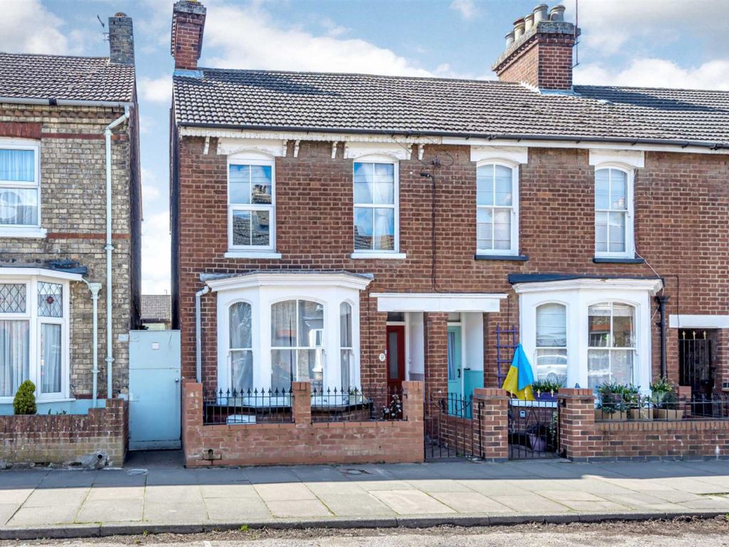 2 bed end terrace house for sale in Bower Street, Bedford MK40, £