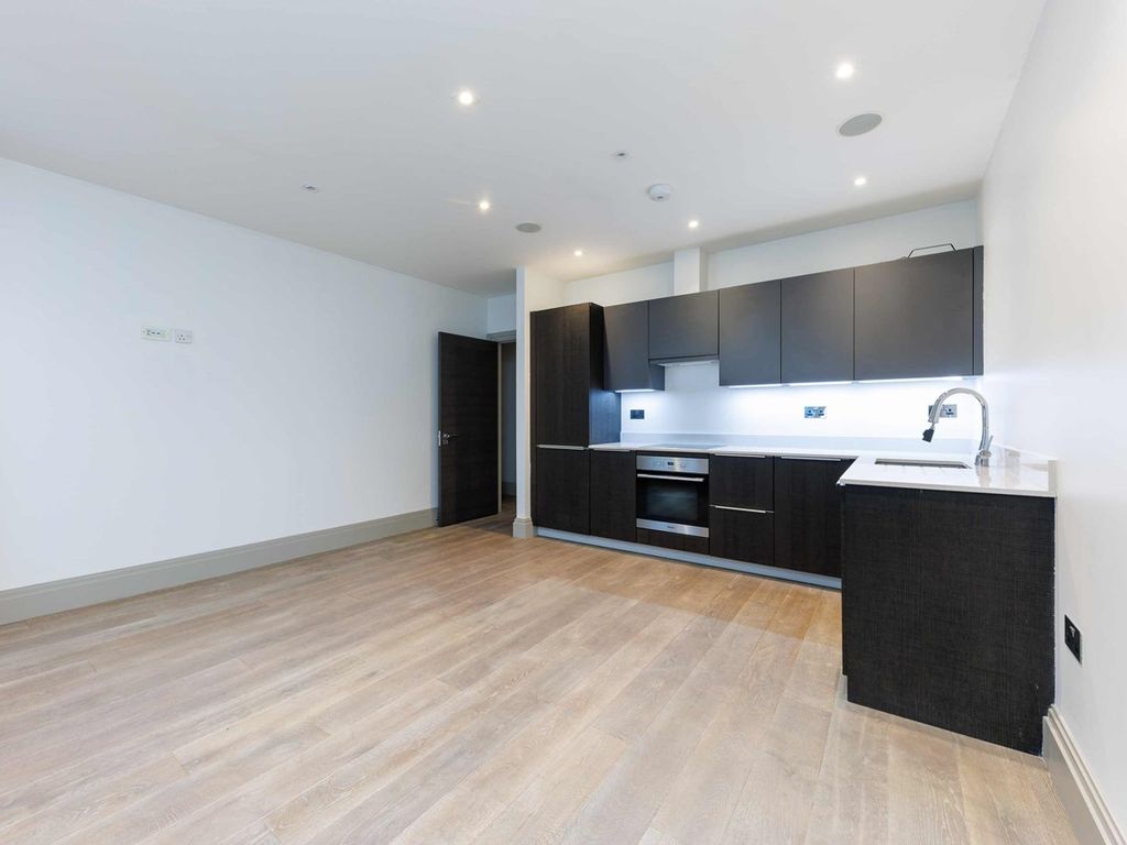 2 bed flat to rent in Fulham Road, Fulham, London SW6, £2,500 pcm Zoopla