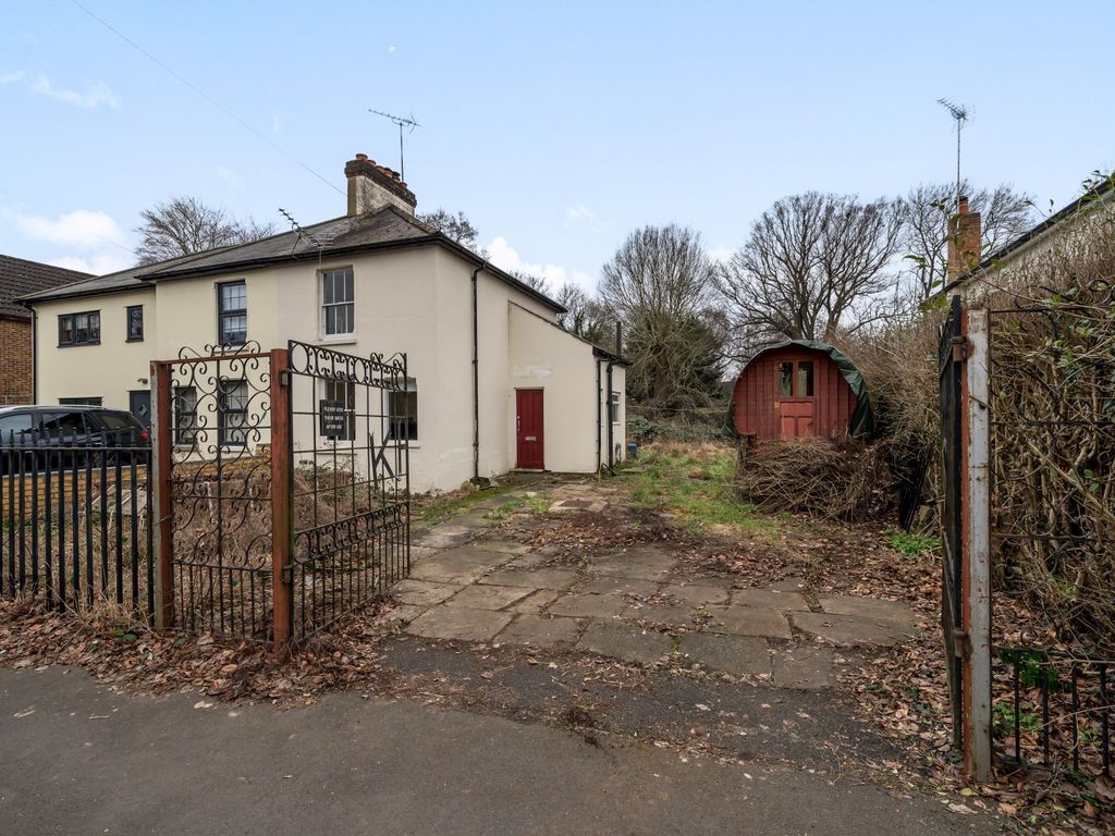 2 bed semidetached house for sale in Alexandra Road, Addlestone KT15