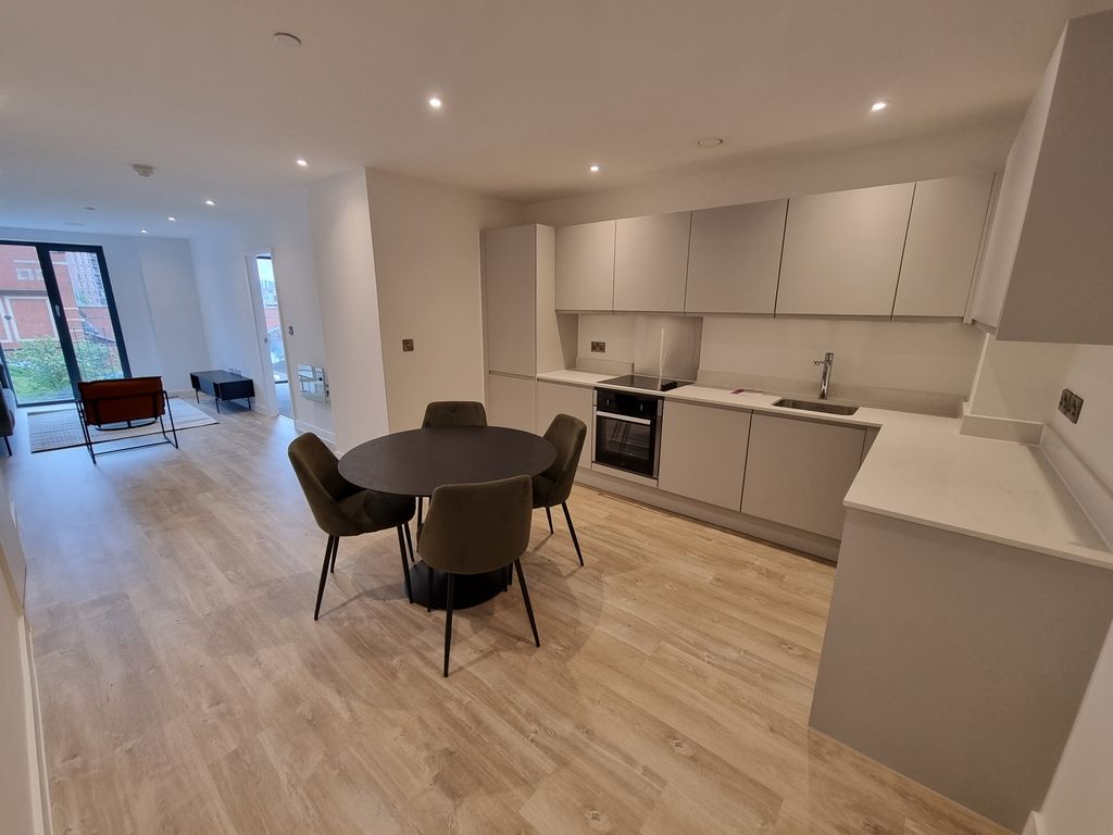 2 bed flat to rent in Derwent Street, Salford M5, £1,395 pcm - Zoopla