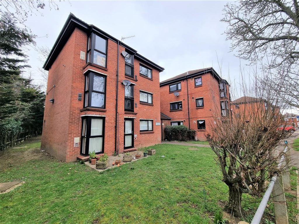 2 bed flat to rent in Beauclerk Close, Feltham TW13 Zoopla