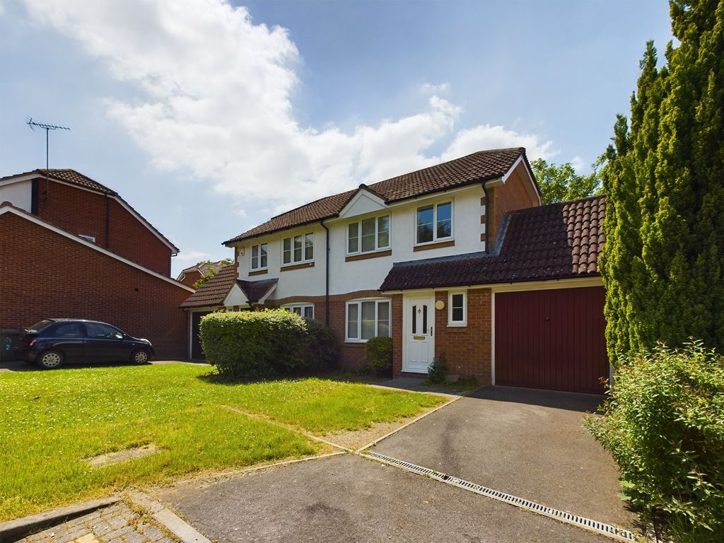 3 bed semidetached house for sale in Laurel Way, Aylesbury HP21 Zoopla