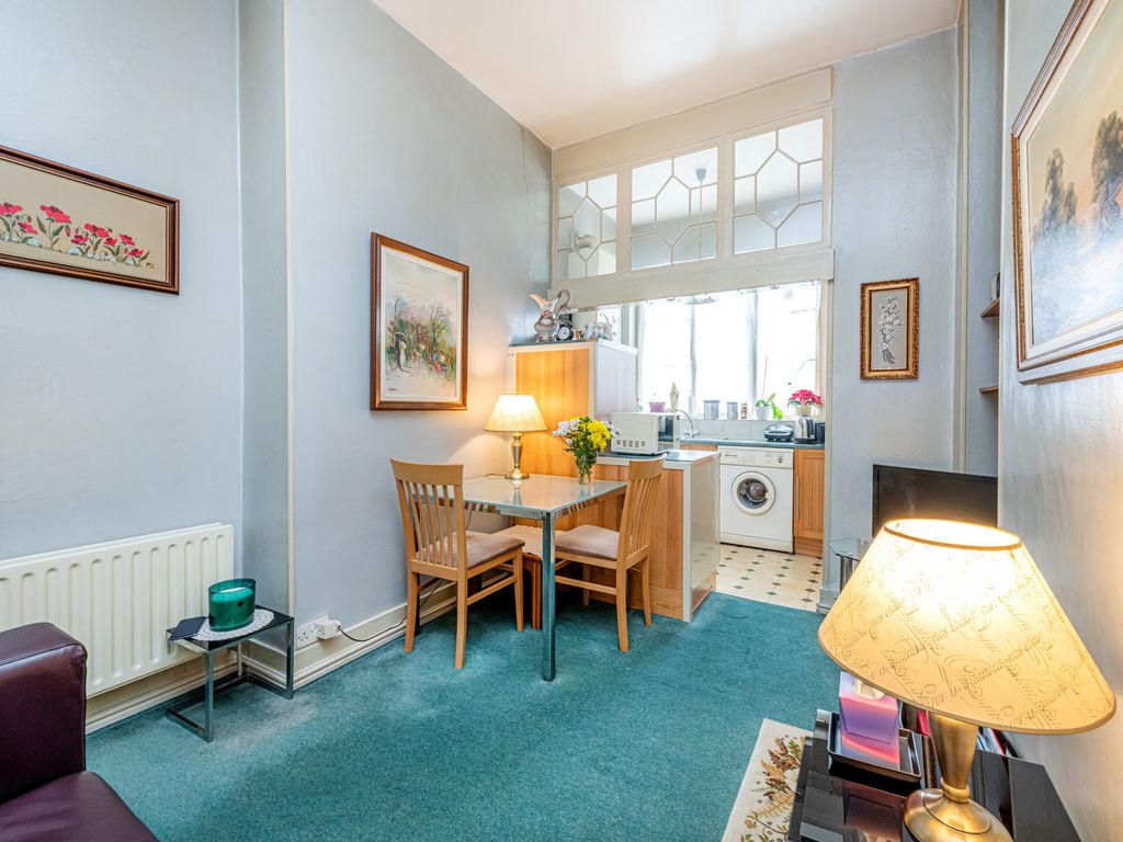 2 bed flat for sale in Warwick Way, Pimlico, London SW1V, £450,000 Zoopla