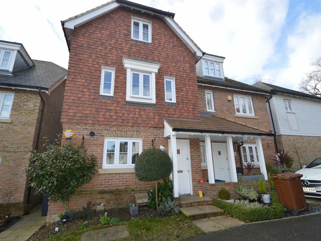 4 bed semidetached house to rent in Watson Way, Crowborough TN6, £