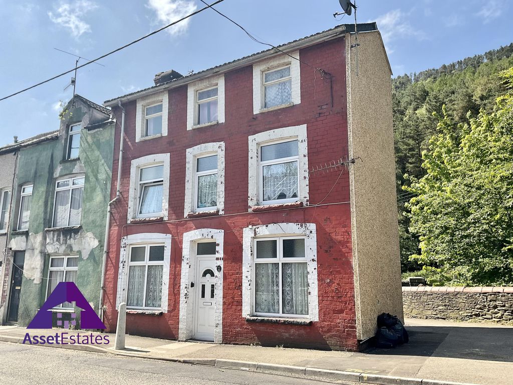 4 bed end terrace house for sale in Carlyle Street, Abertillery NP13