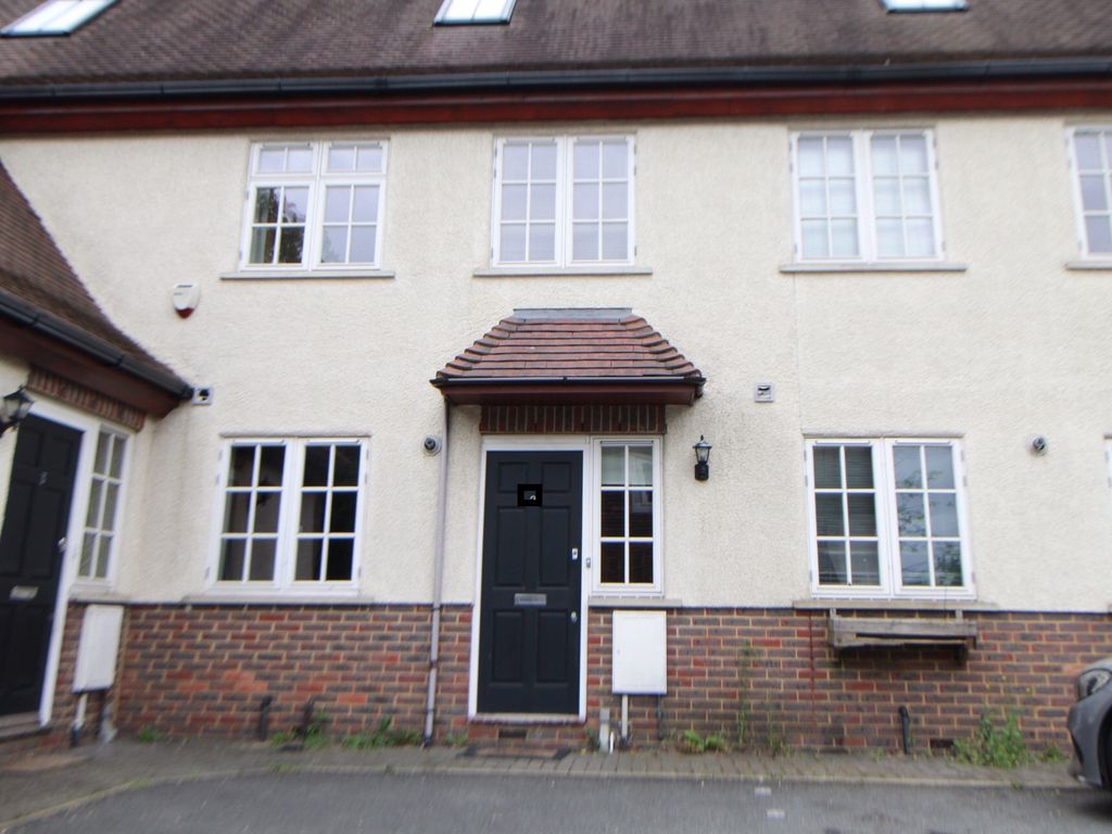 3 bed terraced house to rent in Roxeth Hill, HarrowOnTheHill, Harrow