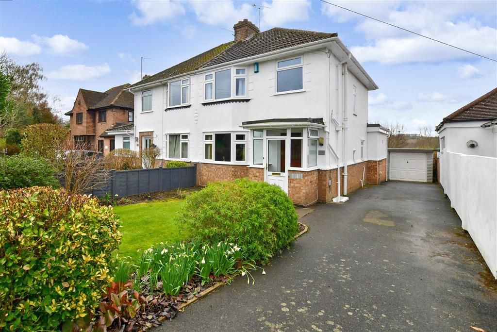 2 bed semidetached house for sale in Tonbridge Road, Teston, Maidstone