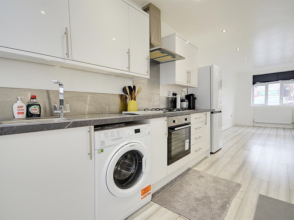 Studio to rent in Church Road, Northolt UB5, £950 pcm Zoopla