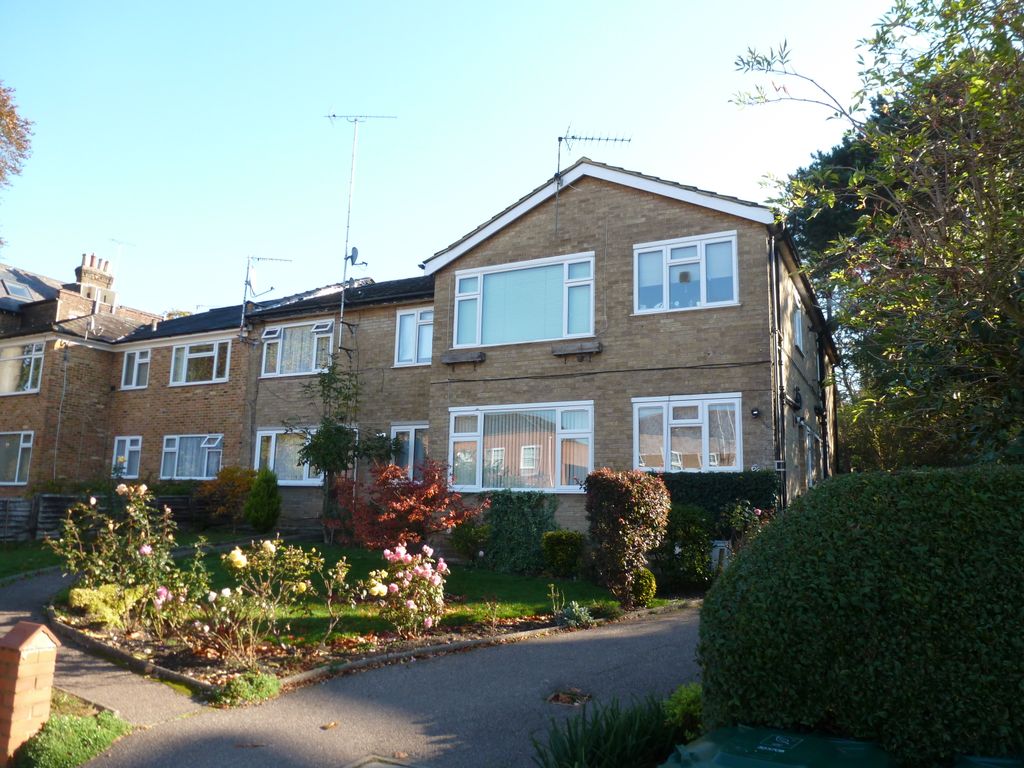 2 bed flat for sale in Holden Road, Woodside Park N12, £430,000 Zoopla