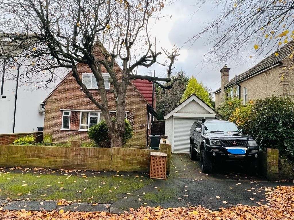 3 bed detached bungalow for sale in Osterley Avenue, Osterley