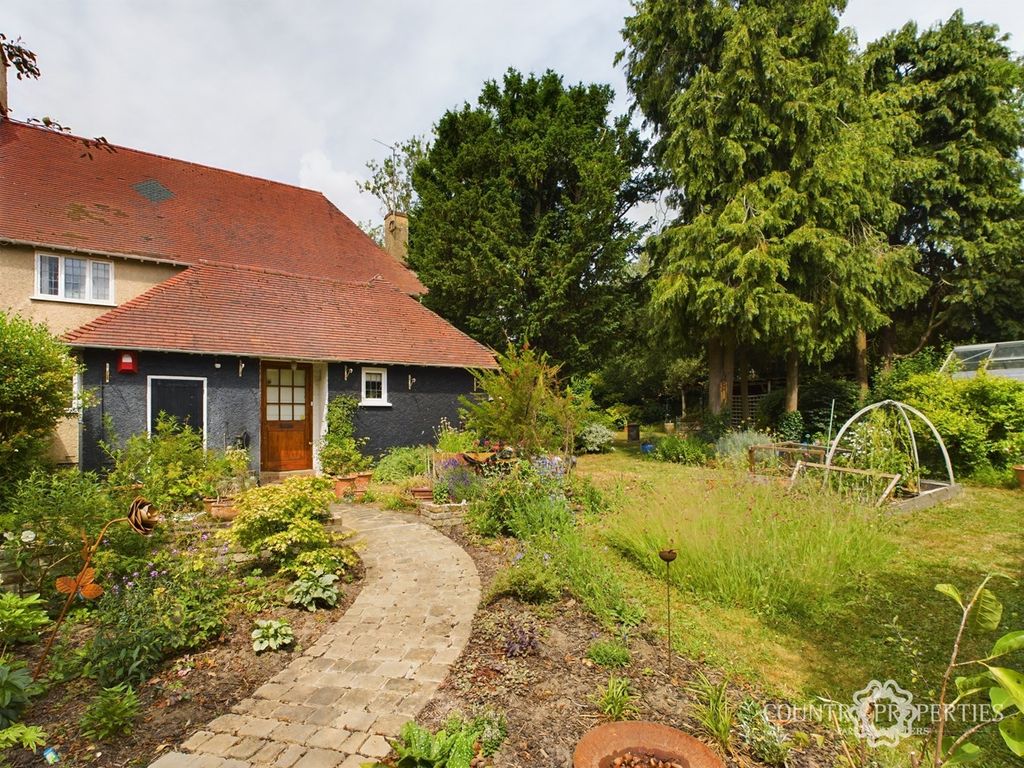 2 bed cottage for sale in Beehive Green, Welwyn Garden City AL7 Zoopla