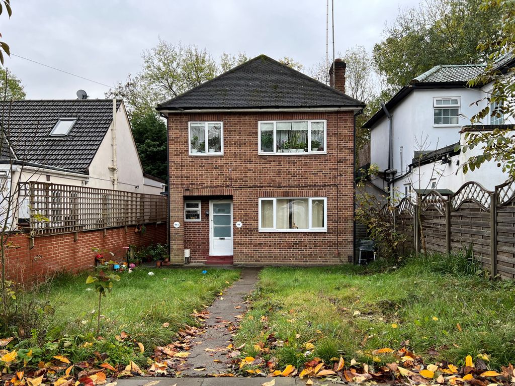 2 bed flat for sale in Abercorn Road, London NW7, £250,000 Zoopla