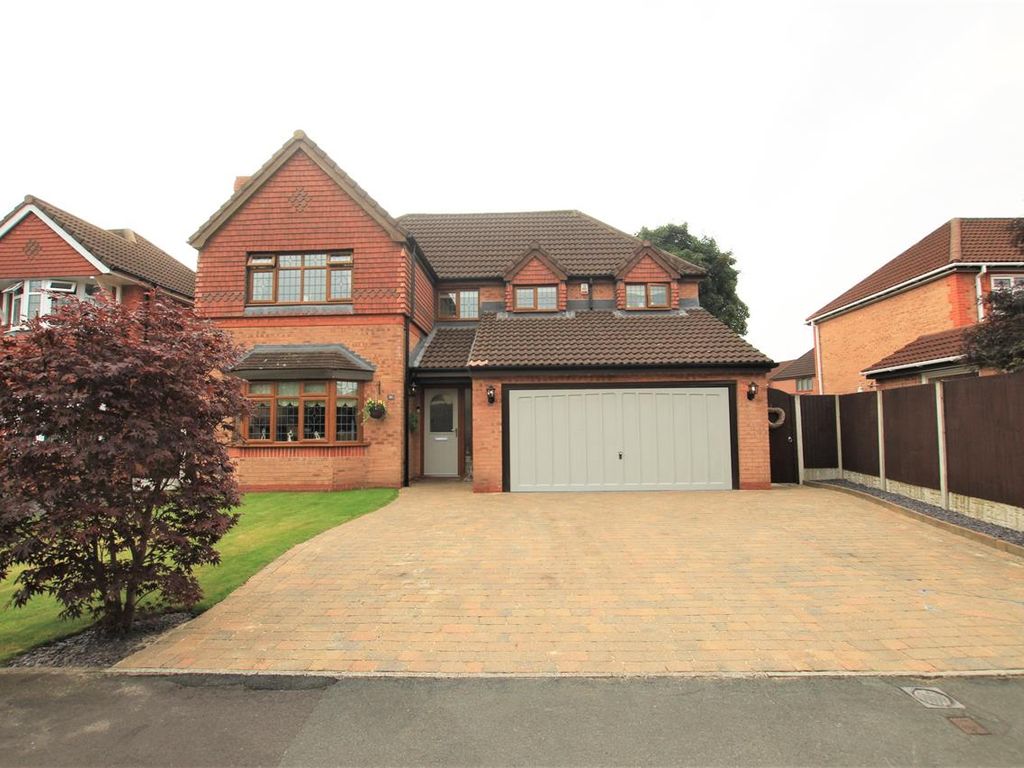 4 bed detached house for sale in Elmsett Road, Walton Le Dale, Walton