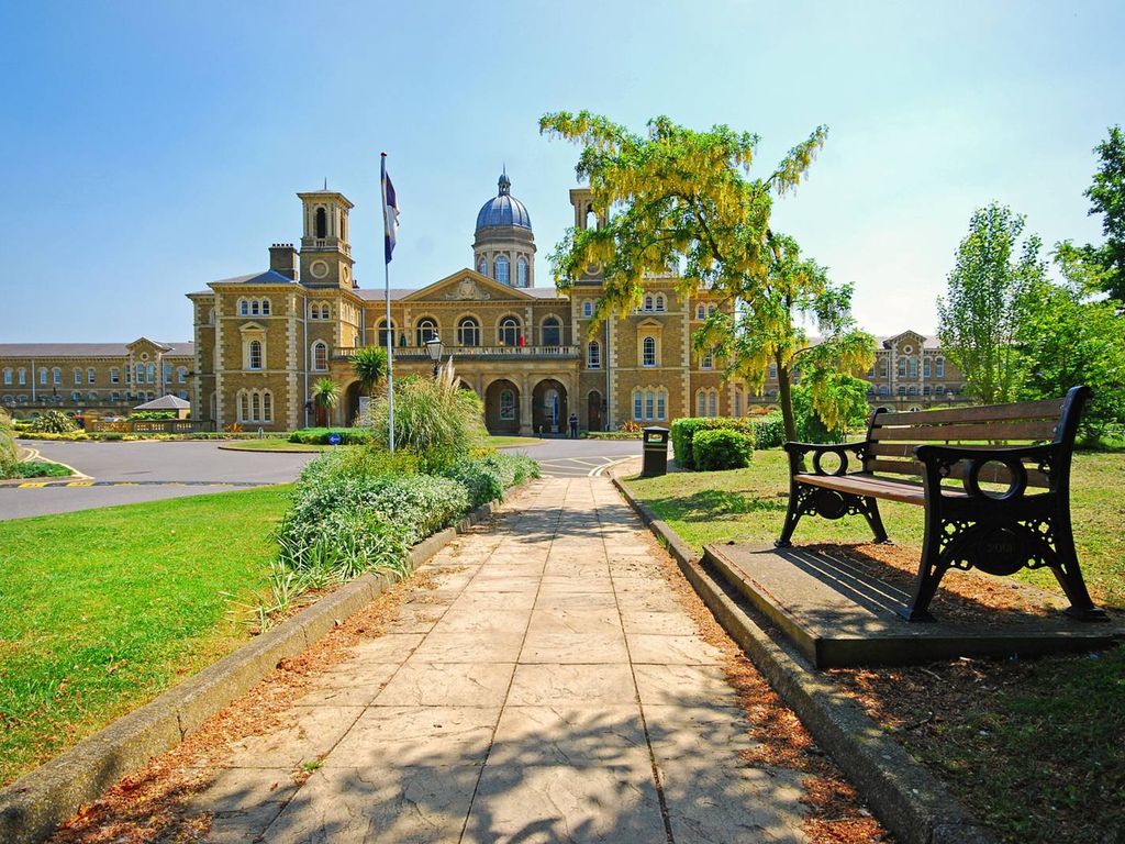 2 bed flat for sale in Princess Park Manor, Friern London N11