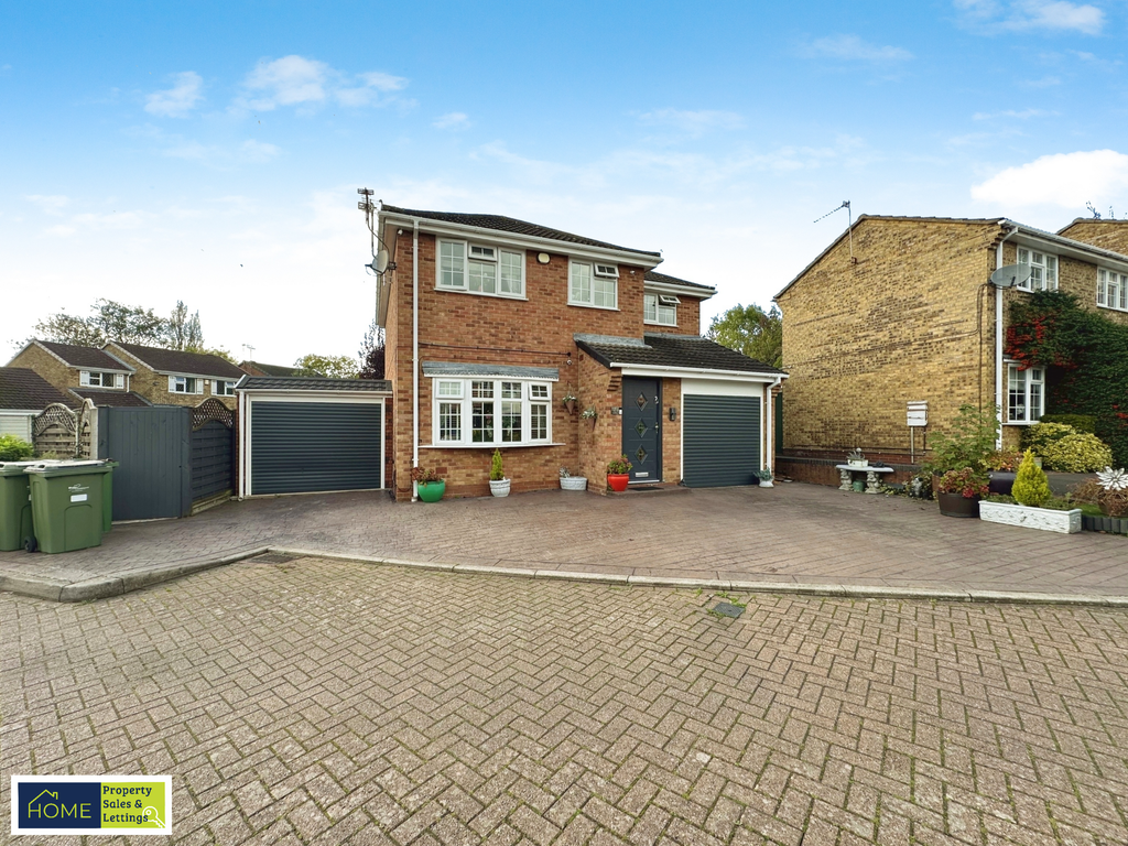 4 bed detached house for sale in Grosvenor Close, Glen Parva, Leicester