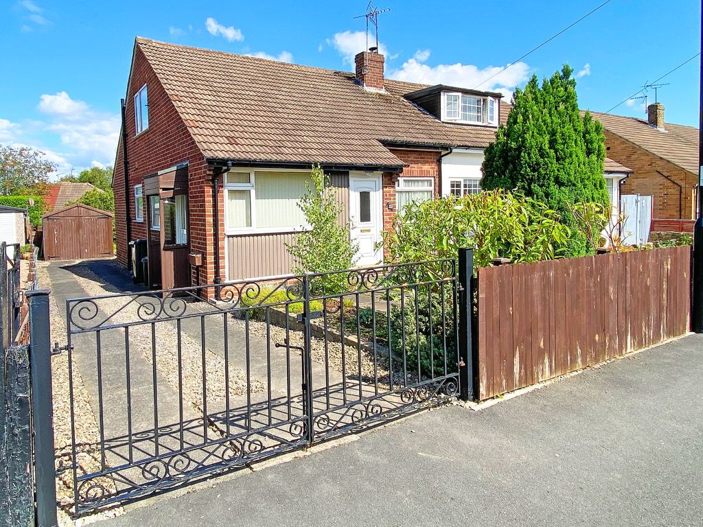 2 bed semidetached bungalow for sale in Poplar Way, Harrogate HG1, £
