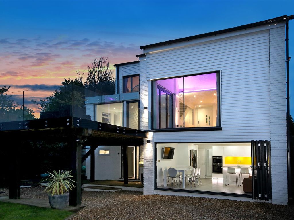 4 bed detached house for sale in Cheapside Road, Ascot SL5, £1,100,000