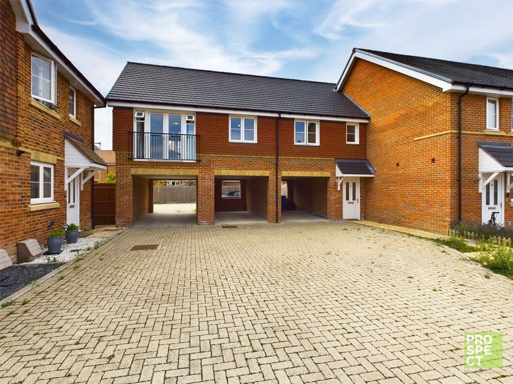 2 bed semi-detached house for sale in Yeomans Lane, Blackwater ...
