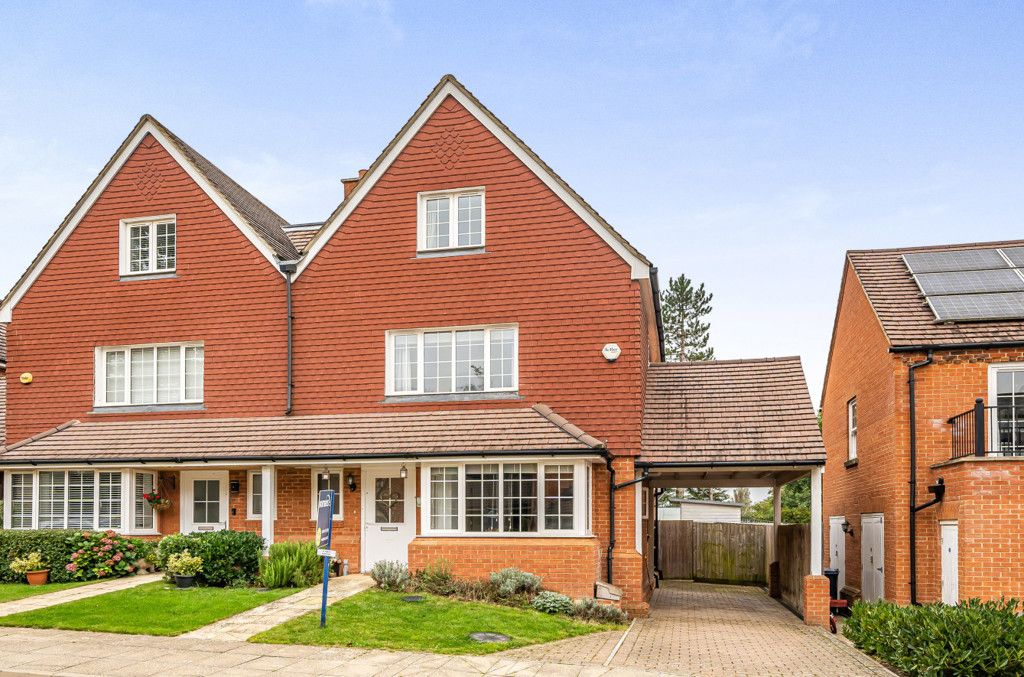 4 bed semidetached house for sale in Clayton Road, Lane End, High