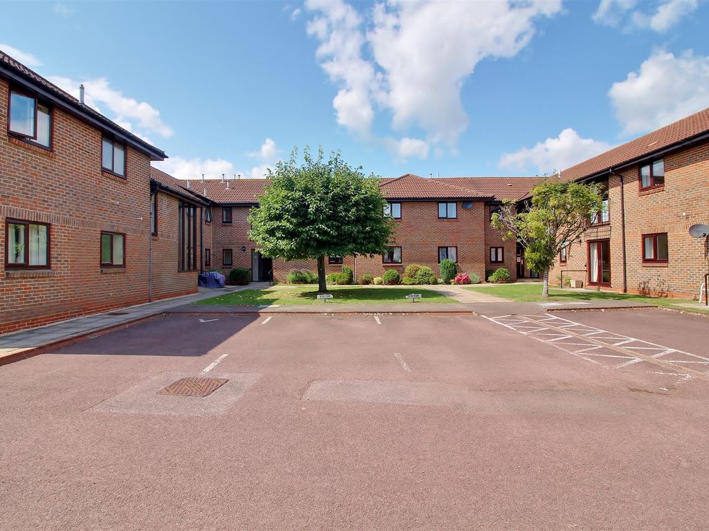 2 bed flat for sale in Orchard Court, Stonehouse GL10, £175,000 Zoopla