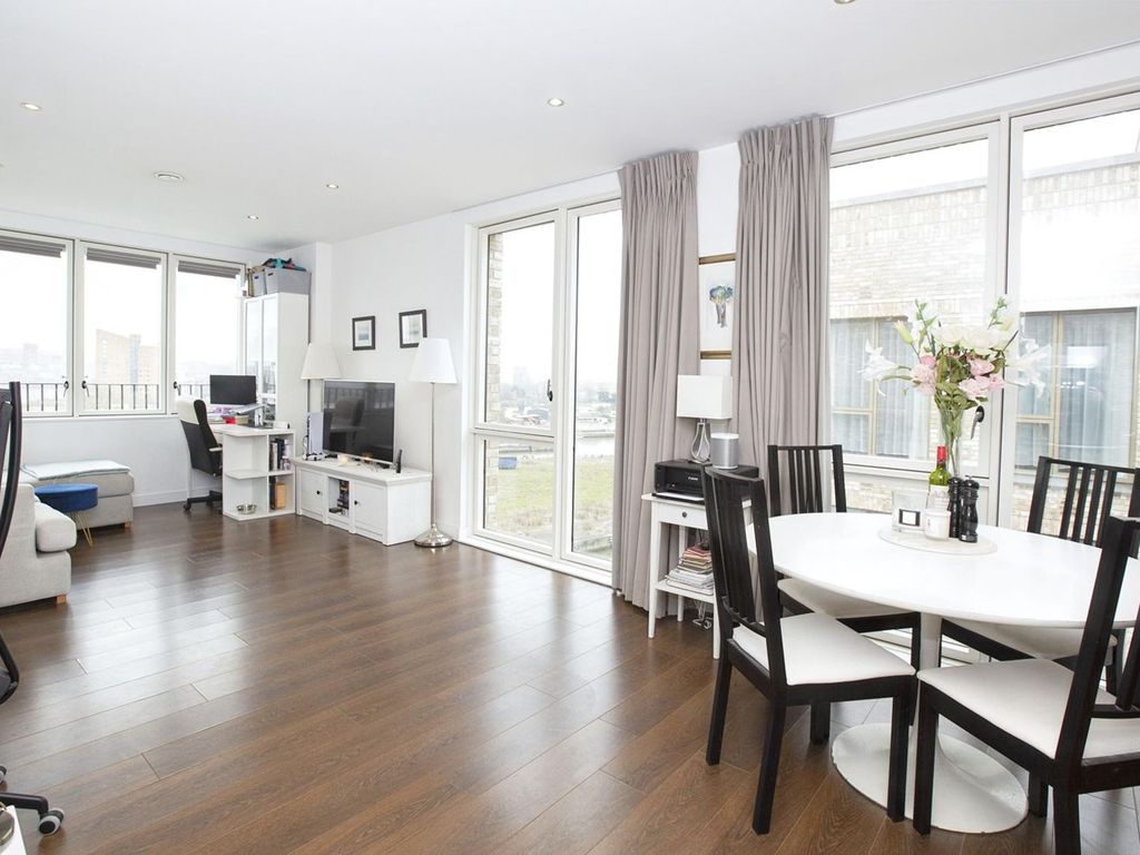 17 Lock Side Way, London E16  