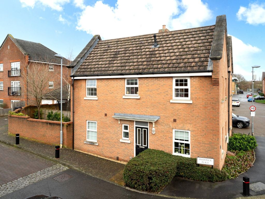 3 bed semidetached house for sale in Curo Park, Frogmore, St. Albans