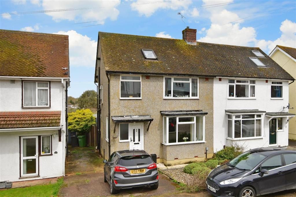 4 bed semidetached house for sale in Lodge Road, Fetcham, Leatherhead