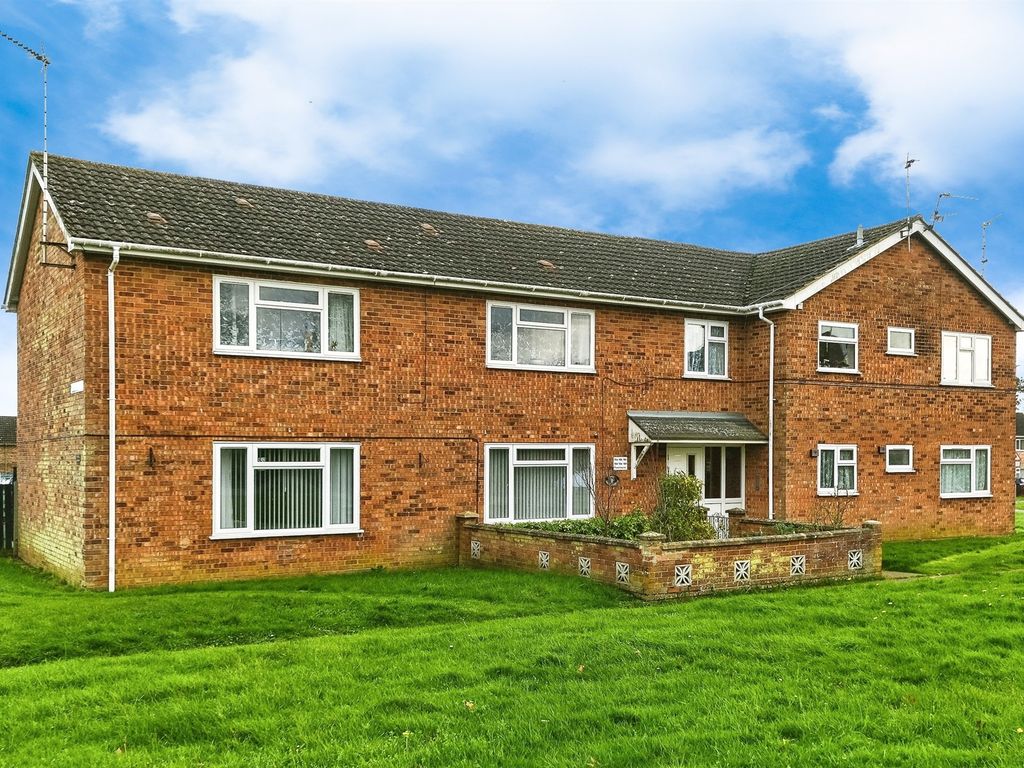 2 bed flat for sale in Hawthorns, King's Lynn PE30, £125,000 Zoopla