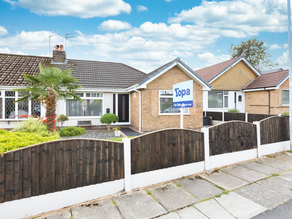 3 bed semidetached bungalow for sale in Cotswold Crescent, Bury BL8