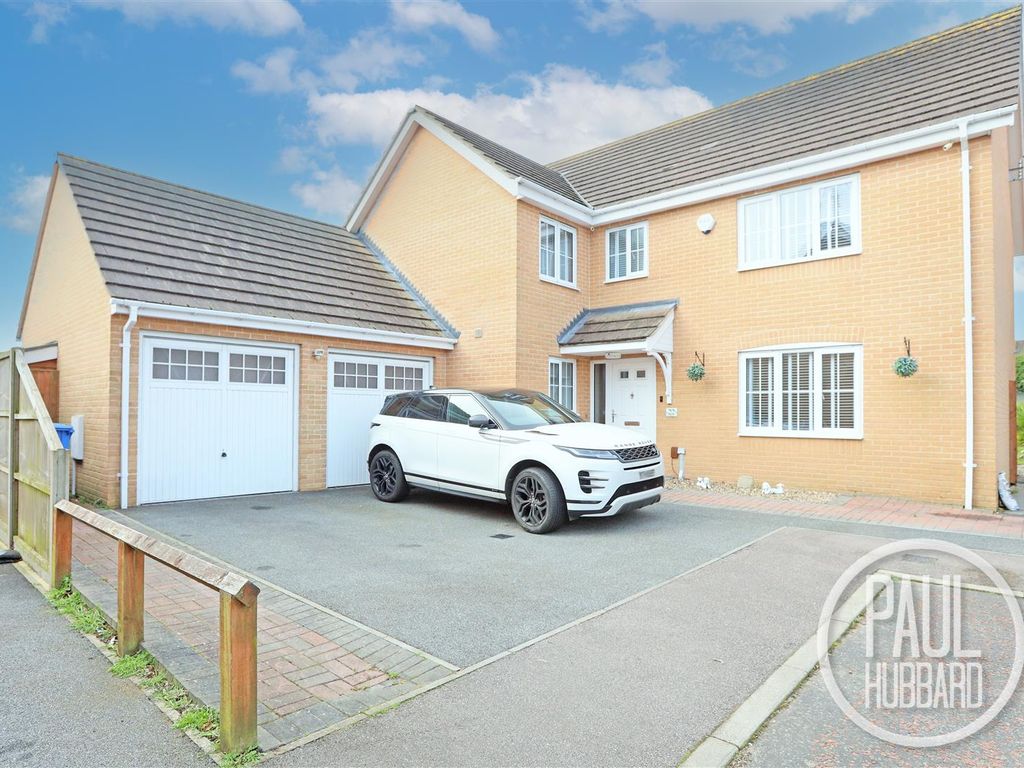 5 bed detached house for sale in Pinebanks, Oulton Broad NR32, £475,000