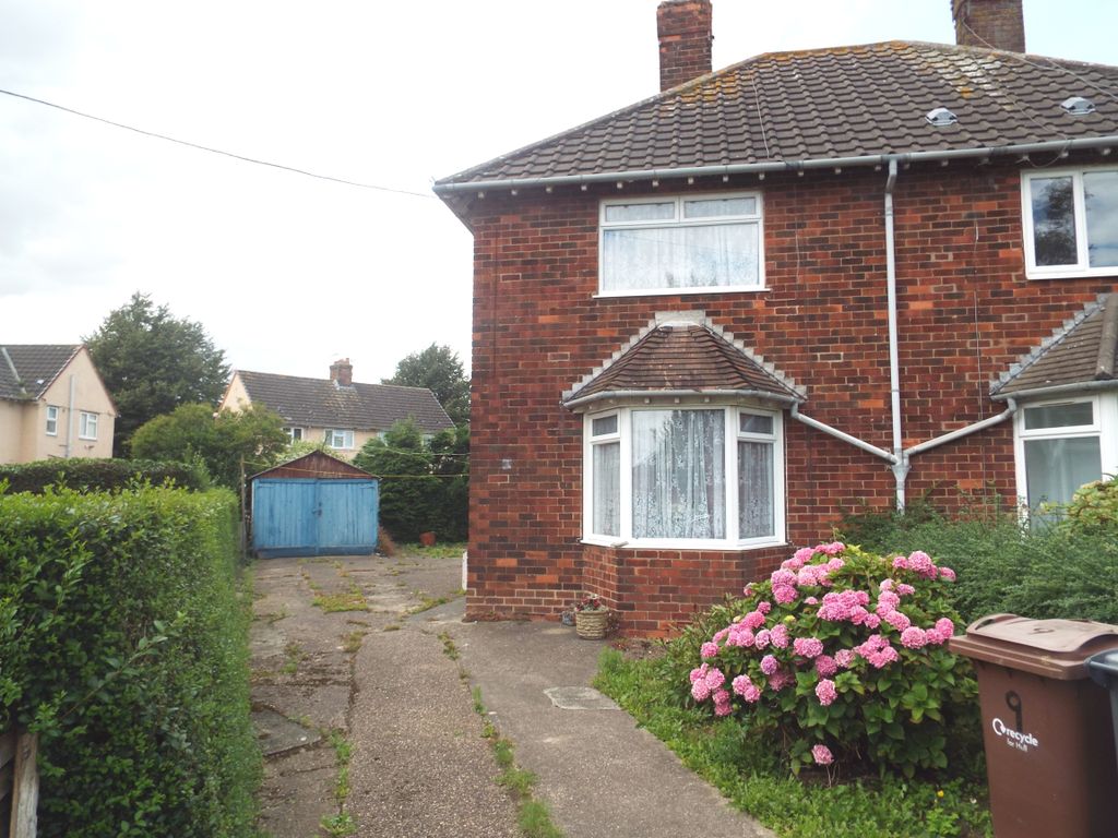 2 bed semidetached house for sale in Dingley Close, Hull HU6, £125,000