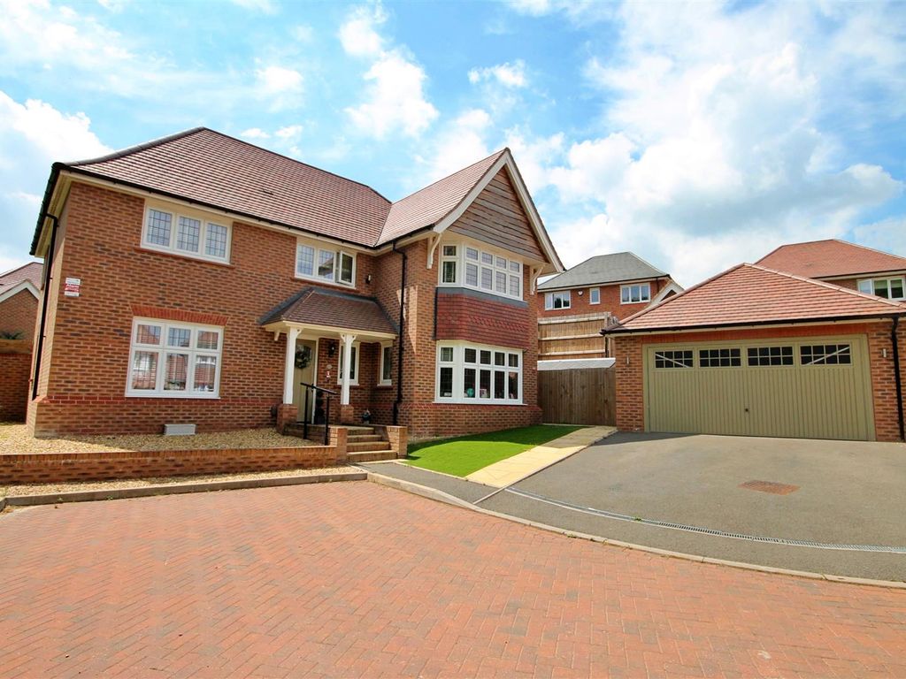 4 bed detached house for sale in Armitage Close, Amington, Tamworth