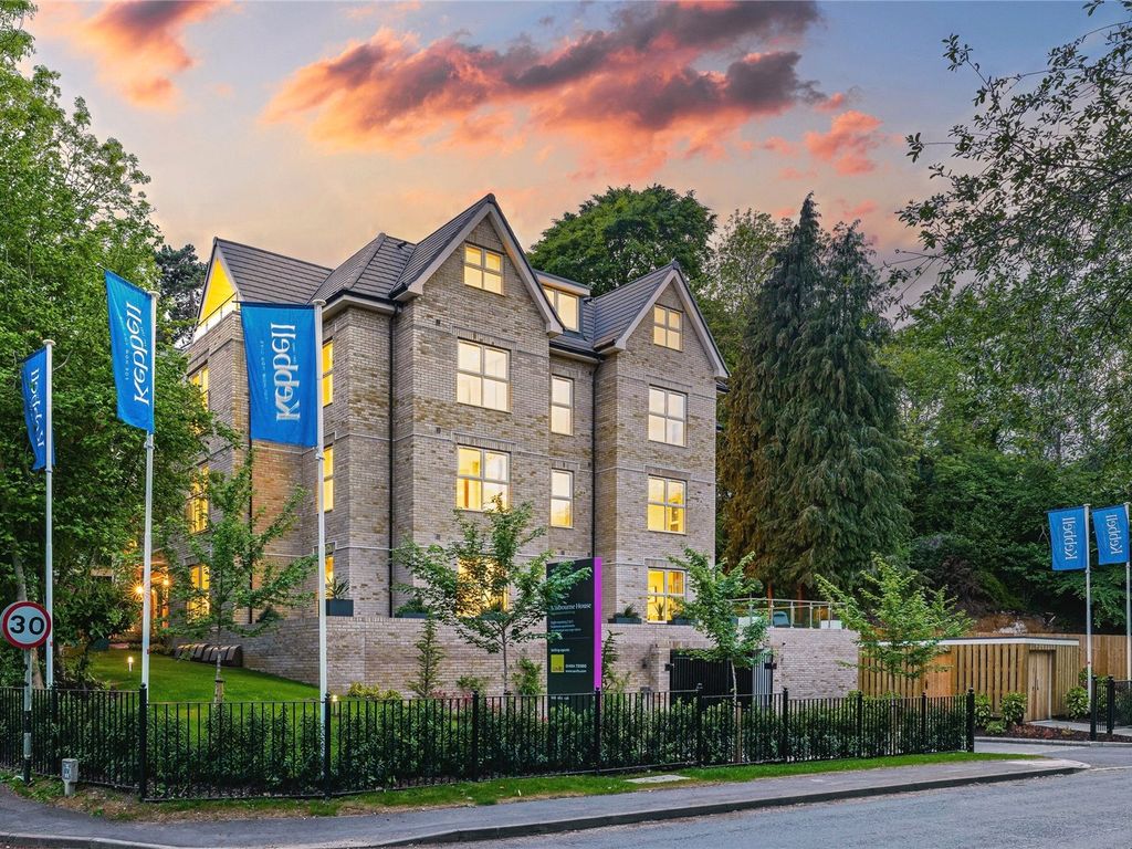 Oak End Way Gerrards Cross Buckinghamshire SL9  