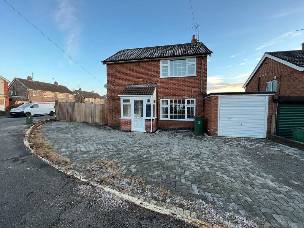 6 bed property to rent in Coniston Crescent, Loughborough LE11, £1,800 pcm Zoopla