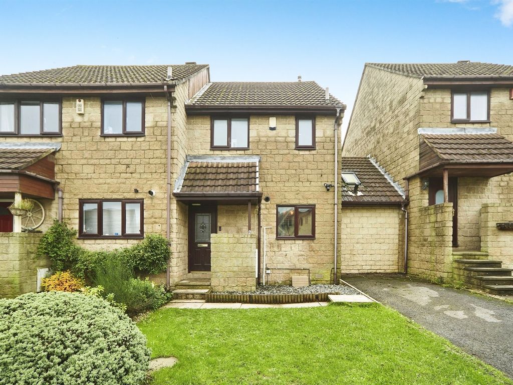 2 bed town house for sale in Martindale Close, Bradford BD2, £165,000