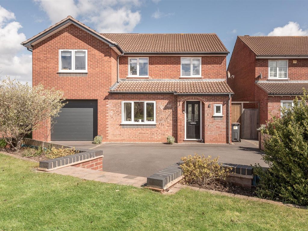 5 bed detached house for sale in Darnford Close, Sutton Coldfield B72