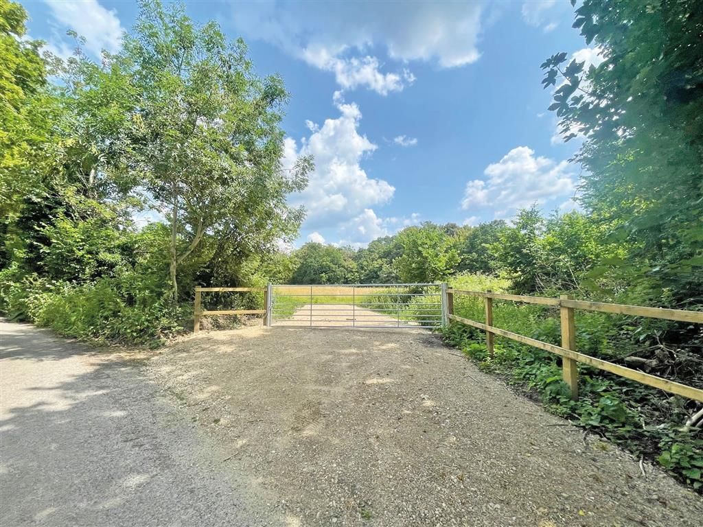 Land for sale in Chobham Road, Knaphill, Woking GU21, £25,000 Zoopla