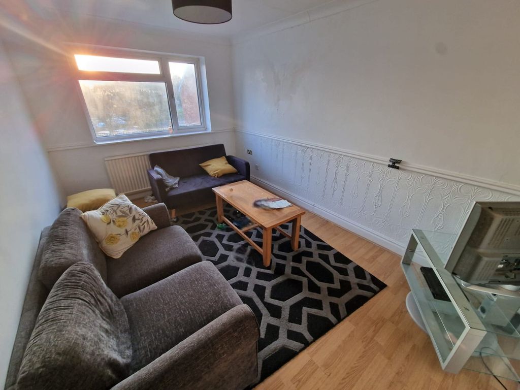 4 bed flat to rent in Vicarage Hill, Flitwick, Bedford, Bedfordshire