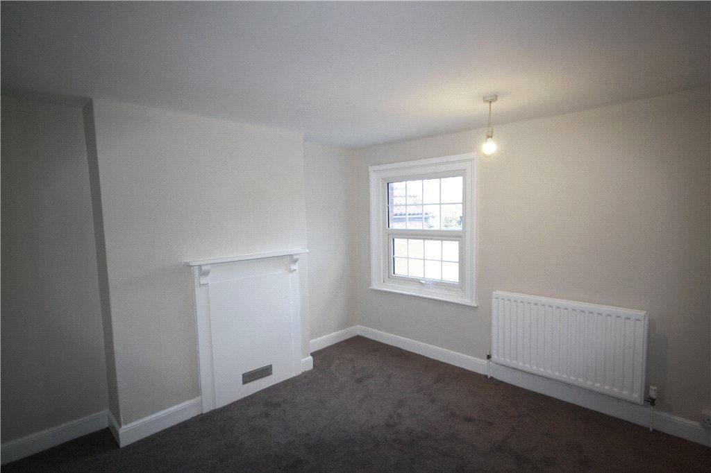 1 bed property to rent in Stoughton Road, Guildford, Surrey GU1, £900