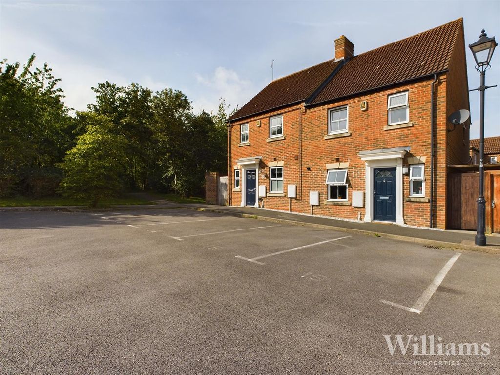 3 bed semidetached house for sale in Warbler Close, Fairford Leys